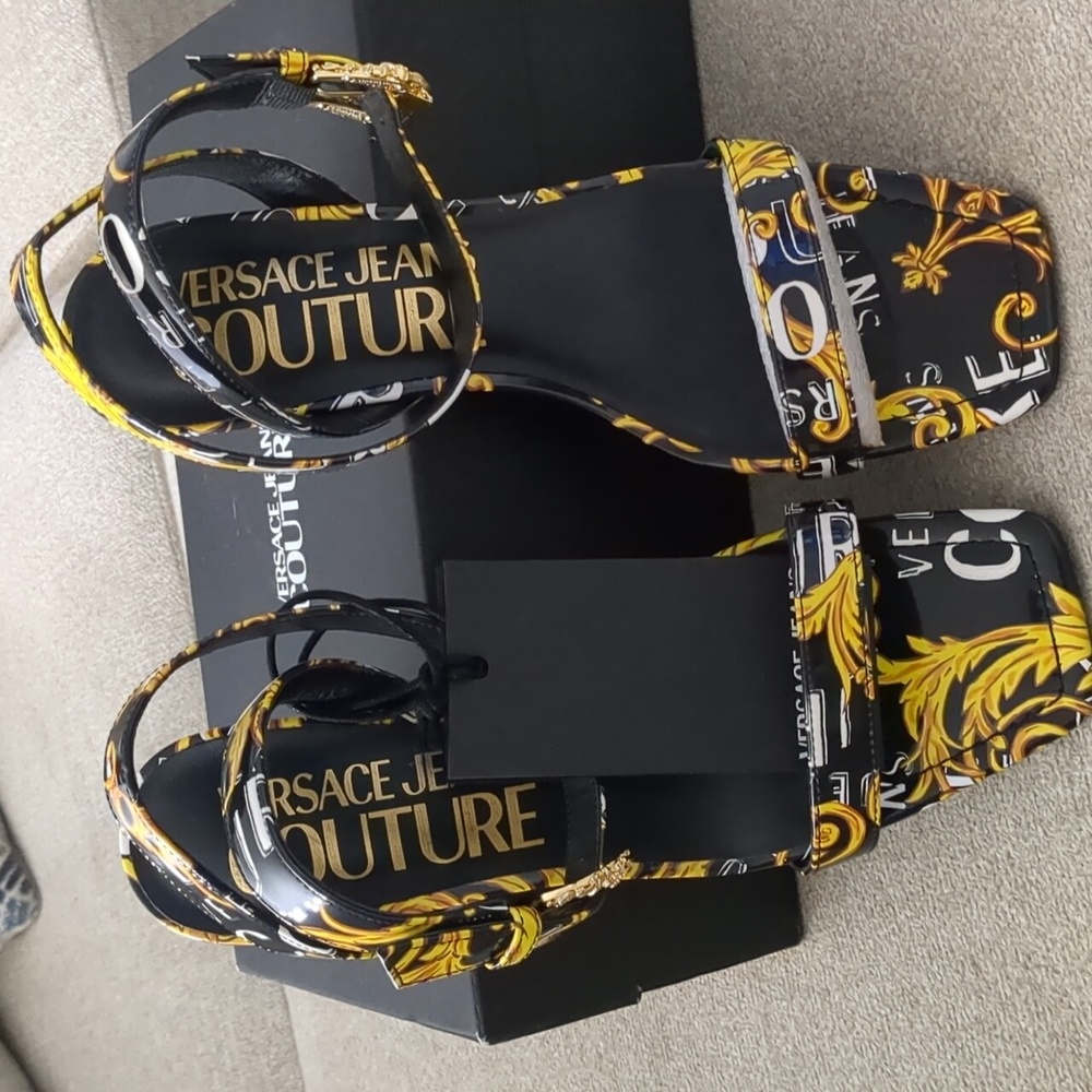 Versace - Picture 9 of 12